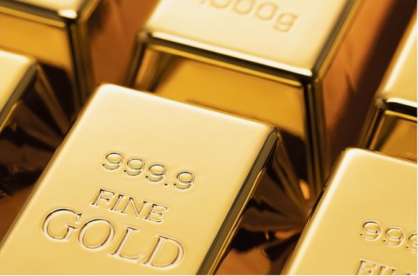 蜗牛配资 多只黄金主题理财产品待售，投资者需理性看待金价波动