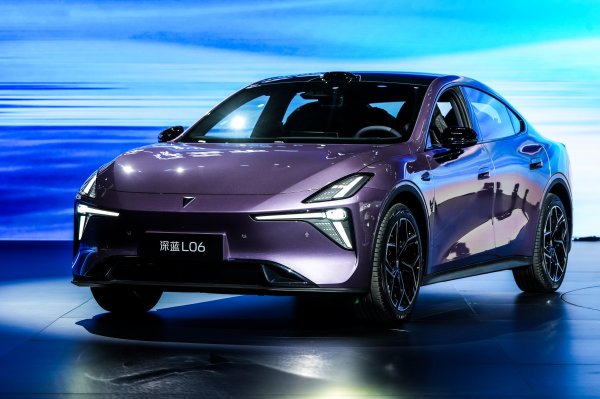 飞乐乐 深蓝L06：稳驾、顺控、高颜值都占了